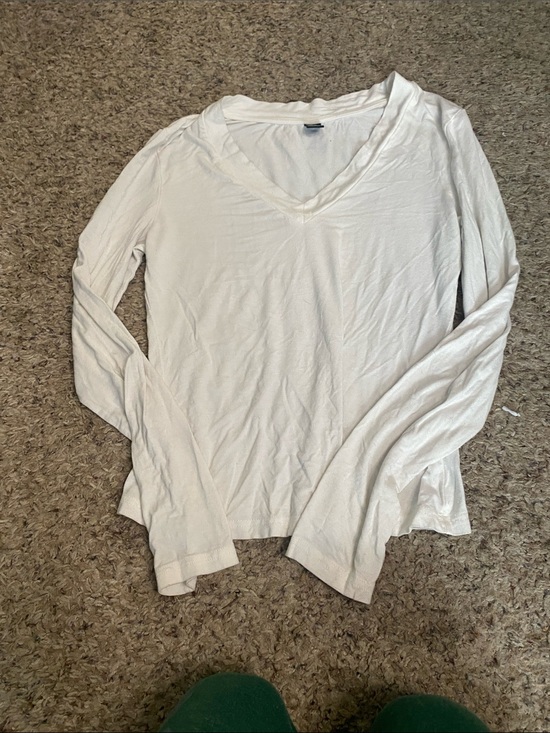 SHEIN Tops - SHEIN White V-Neck Long Sleeve Tee